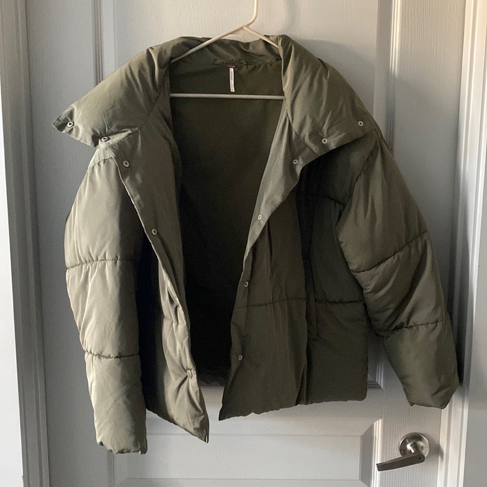 Free people weekender puffer jacket size large